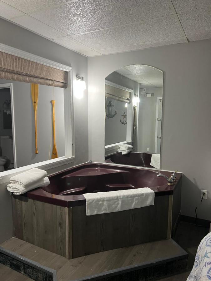 Carbone'S Beachside Guest Rooms Sylvan Beach Екстериор снимка